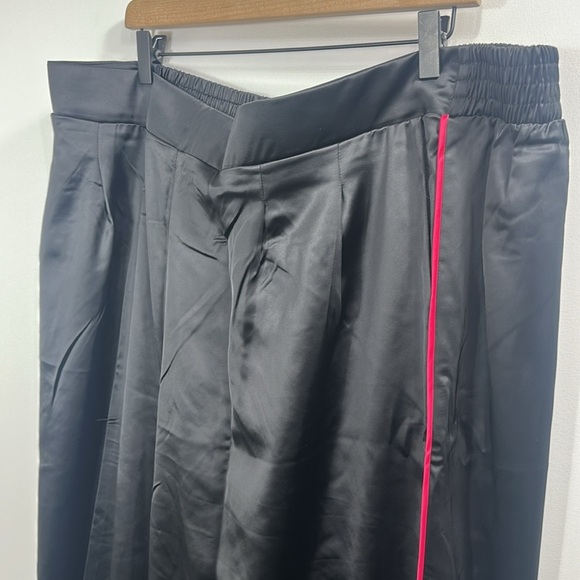 Torrid Wide Leg Streaky Satin high-rise pant deep black size 3R.NWT - Picture 2 of 9